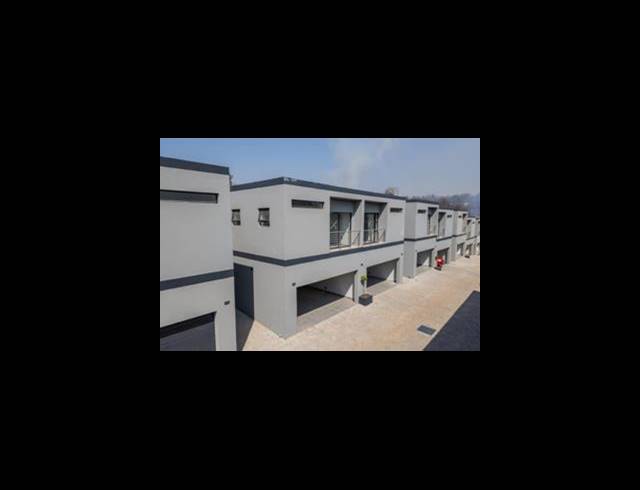 3 BEDROOM TOWNHOUSE FOR SALE IN BRYANSTON